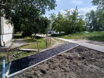 КУДЕЗ В ЭТОМ СЕЗОНЕ ОДЕЛО В НОВЫЕ ОДЕЖДЫ КАК НИКОГДА МНОГО ТРОТУАРОВ