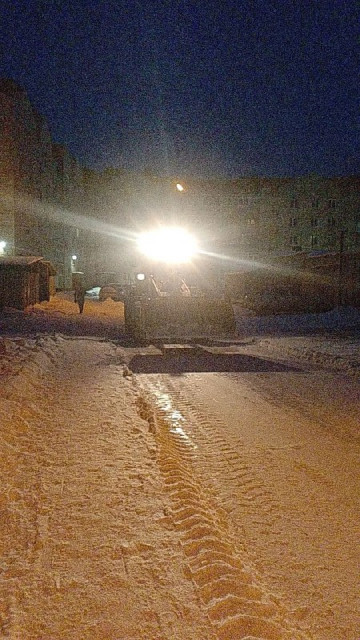 ПРОДОЛЖАЕМ УБОРКУ ДВОРОВ ПОСЛЕ ПРОШЕДШИХ СНЕГОПАДОВ