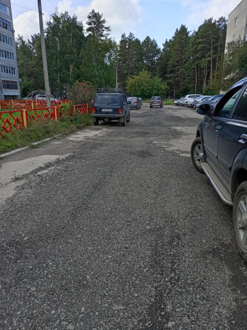 НА ЛЕНИНСКОМ ПОСЕЛКЕ ПРОДОЛЖАЕТСЯ ВОССТАНОВЛЕНИЕ ДВОРОВЫХ ПРОЕЗДОВ