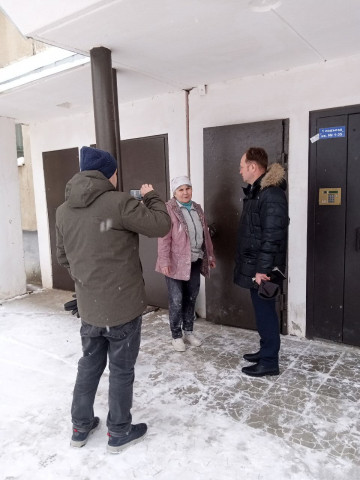 ПЕРВЫЙ ЗАМЕСТИТЕЛЬ ГЛАВЫ ГОРОДА ВЛАДИМИР ГОРЕНКОВ И ЗАМЕСТИТЕЛЬ ГЕНЕРАЛЬНОГО ДИРЕКТОРА ООО «КУДЕЗ» ДЕНИС АНЧУГОВ НАКАНУНЕ ОСМОТРЕЛИ ПОДЪЕЗДЫ МКД, ГДЕ СЕЙЧАС ИДУТ РЕМОНТЫ