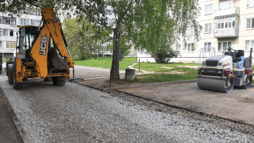 ОДНОЙ ОТРЕМОНТИРОВАННОЙ ДВОРОВОЙ ДОРОГОЙ СТАЛО БОЛЬШЕ