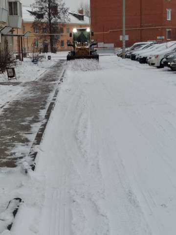 ВТОРОЙ ДЕНЬ ПОДРЯД ВО ДВОРАХ ИДЕТ МЕХАНИЗИРОВАННАЯ УБОРКА