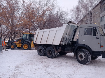 ПОДРЯДЧИК КУДЕЗ УЖЕ ВЫВЕЗ ИЗ ДВОРОВ БОЛЕЕ 1600 КУБОВ СНЕГА
