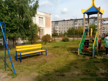 В ЭТОМ ГОДУ КАМЕНЦЫ НЕ СЛИШКОМ ЧАСТО ПРОСИЛИ КУДЕЗ ОБ УСТАНОВКЕ НОВЫХ СКАМЕЕК