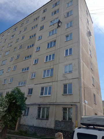 ПОДРЯДЧИК ПО ЗАДАНИЮ КУДЕЗ АКТИВНО УТЕПЛЯЕТ МЕЖПАНЕЛЬНЫЕ ШВЫ МНОГОКВАРТИРНЫХ ДОМОВ