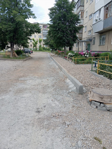МАСШТАБНОЕ БЛАГОУСТРОЙСТВО СТАРТОВАЛО ЕЩЕ В ОДНОЙ ДВОРОВОЙ ЛОКАЦИИ