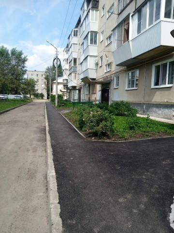 НА ПАРКОВОЙ, 15А, «ПОЯВИЛСЯ» НОВЫЙ ТРОТУАР