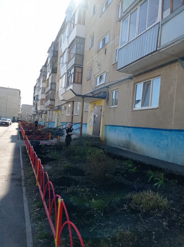 АКТИВНОСТЬ ГОРОЖАН В УБОРКЕ ДВОРОВЫХ КЛУМБ НА ПРОШЛОЙ НЕДЕЛЕ БЫЛА НЕЗНАЧИТЕЛЬНОЙ