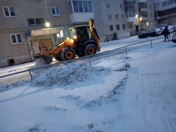 С САМОГО УТРА СТАРТОВАЛА МЕХАНИЗИРОВАННАЯ УБОРКА ДВОРОВ