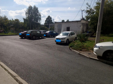 ДВОР СИНАРСКОГО РАЙОНА ОБЗАВЕЛСЯ НОВОЙ ДОРОГОЙ И ПАРКОВКОЙ