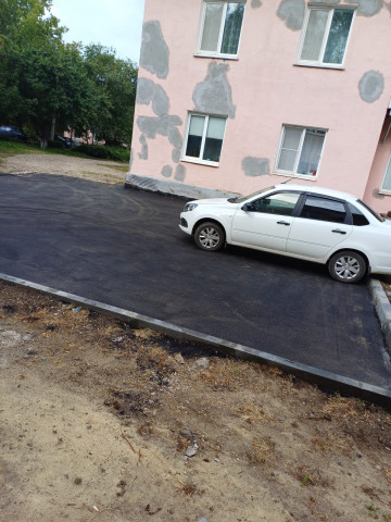 НА ЧКАЛОВСКОМ ПОСЕЛКЕ ЗАВЕРШИЛОСЬ ОБУСТРОЙСТВО ДВОРОВОЙ ПАРКОВКИ