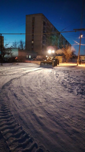 УБОРКА ДВОРОВ ОТ СНЕГА НАЧАЛАСЬ РАННИМ УТРОМ