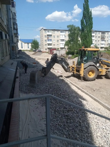 В ОДНОМ ИЗ ДВОРОВ СИНАРСКОГО РАЙОНА НАЧАЛОСЬ БОЛЬШОЕ БЛАГОУСТРОЙСТВО