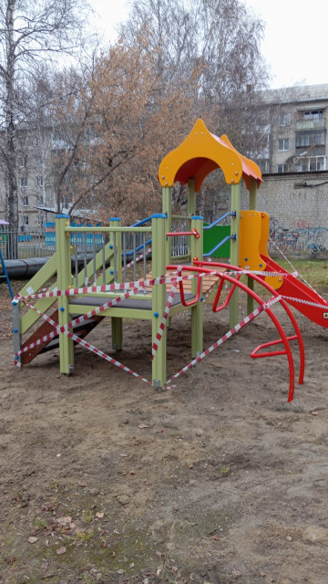 НОВЫМ ДЕТСКИМ ГОРОДКОМ ОБЗАВЕЛСЯ ЕЩЕ ОДИН ДВОР
