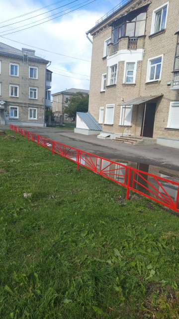 ЖИЛЬЦЫ ЕЩЕ НЕСКОЛЬКИХ ДВОРОВ ПОПРОСИЛИ КУДЕЗ ОБ УСТАНОВКЕ ОГРАЖДЕНИЙ