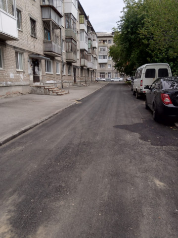 ПОДРЯДЧИКИ КУДЕЗ «ЛОВЯТ» ПОГОДУ И АСФАЛЬТИРУЮТ ДВОРЫ