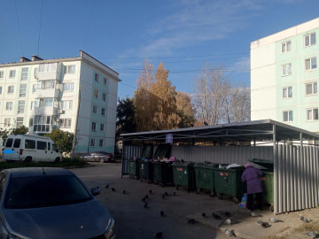 ЕЩЕ ОДНА КОНТЕЙНЕРНАЯ ПЛОЩАДКА В ЭТИ ДНИ ПЕРЕЖИВАЕТ РЕКОНСТРУКЦИЮ