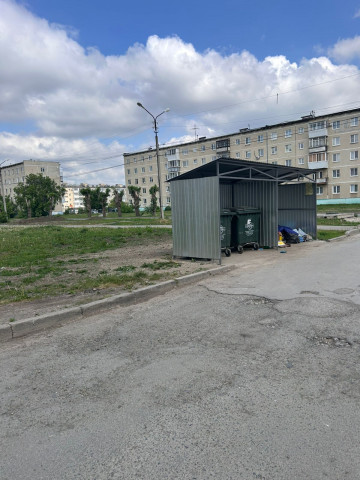 ЕЩЕ ОДНОЙ РЕКОНСТРУИРОВАННОЙ КОНТЕЙНЕРНОЙ ПЛОЩАДКОЙ СТАЛО БОЛЬШЕ