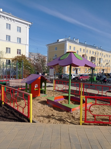 ЛЕТНИЕ КАНИКУЛЫ ТРАДИЦИОННО ТРЕБУЮТ ПОВЫШЕННОГО ВНИМАНИЯ К МАЛЫМ АРХИТЕКТУРНЫМ ФОРМАМ