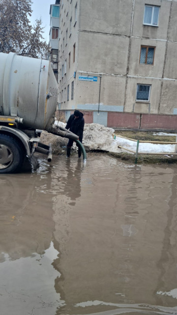 КУДЕЗ ПРОДОЛЖАЕТ ОТКАЧИВАТЬ ВОДУ С ПРИДОМОВЫХ ТЕРРИТОРИЙ