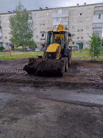 В ЕЩЕ ОДНОЙ ДВОРОВОЙ ЛОКАЦИИ СТАРТОВАЛ БОЛЬШОЙ РЕМОНТ. И СНОВА ПО ТЕКУЩЕМУ РЕМОНТУ